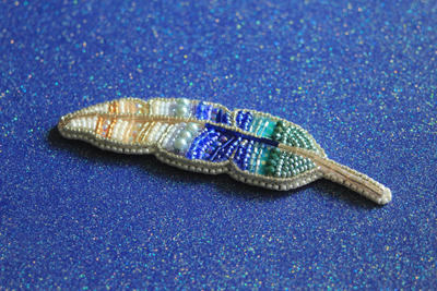 Wonderbaar DIY: Bead Embroidery Veer, Mooi als Broche of Applicatie! MO-36