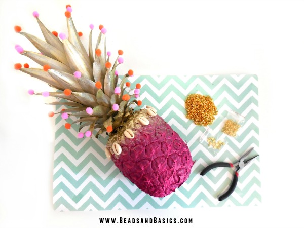 schakel ketting diy tutorial pink ananas sieraden display 7