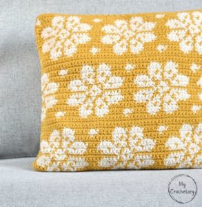 tapestry crochet bloemenkussen